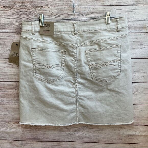NEW WITH TAGS FRYE & CO DENIM SKIRT IN CREAM - Picture 3 of 6